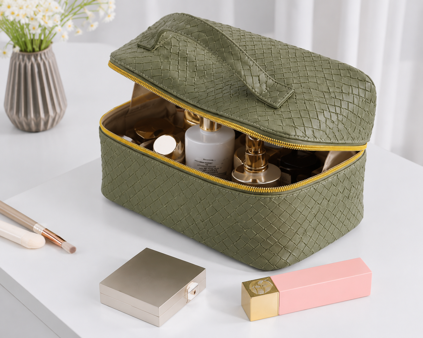Stay Organized Anywhere – Waterproof Travel Makeup & Toiletry Organizer Bag